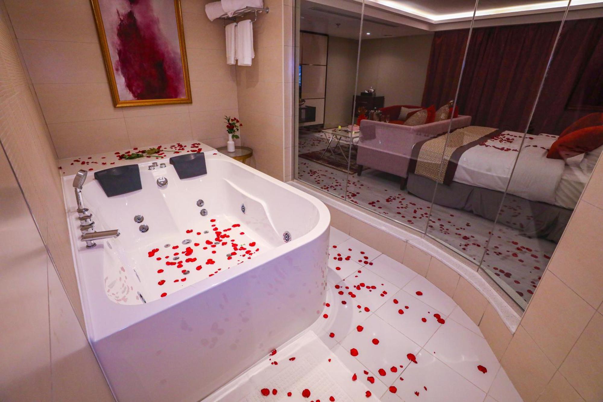 Cheerful Al Waha Unayzah Hotel อันนีซาฮ์ ภายนอก รูปภาพ