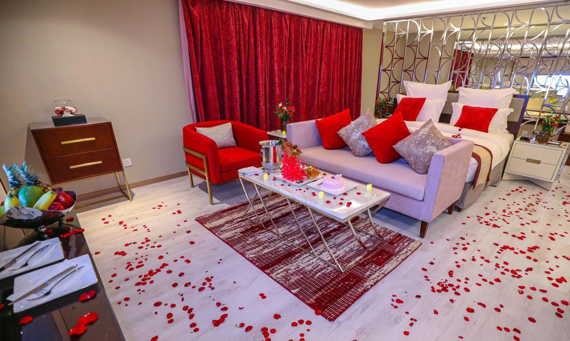 Cheerful Al Waha Unayzah Hotel อันนีซาฮ์ ภายนอก รูปภาพ
