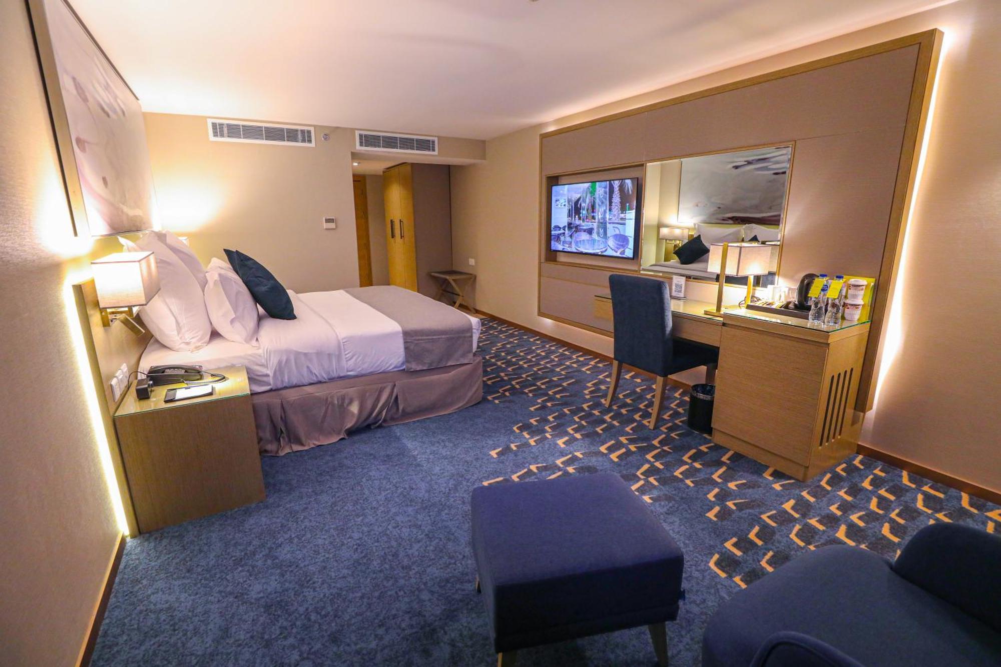 Cheerful Al Waha Unayzah Hotel อันนีซาฮ์ ภายนอก รูปภาพ